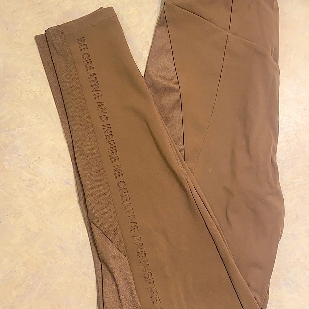 “Be Creative and Inspire” OYSHO Leggings